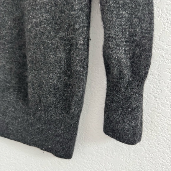 Equipment 100% Cashmere Gray Deep Crew Neck Sweater Relaxed Fit. Size S - Picture 16 of 16